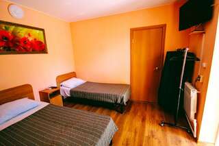 Гостевой дом Александрия Ейск Четырехместный номер-9