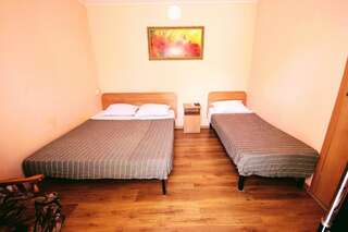 Гостевой дом Александрия Ейск Четырехместный номер-11