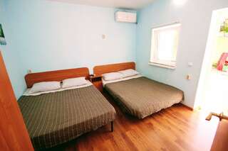 Гостевой дом Александрия Ейск Номер с 2 кроватями размера -4